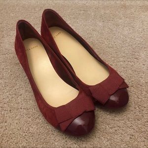 Cole Haan garnet suede wedge w/ bow 6.5